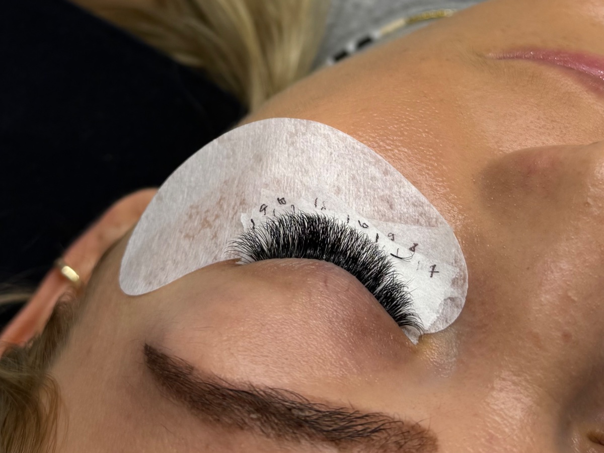 Aranyos Dorina Szempilla Stylist - Műszempilla töltés 2-3D